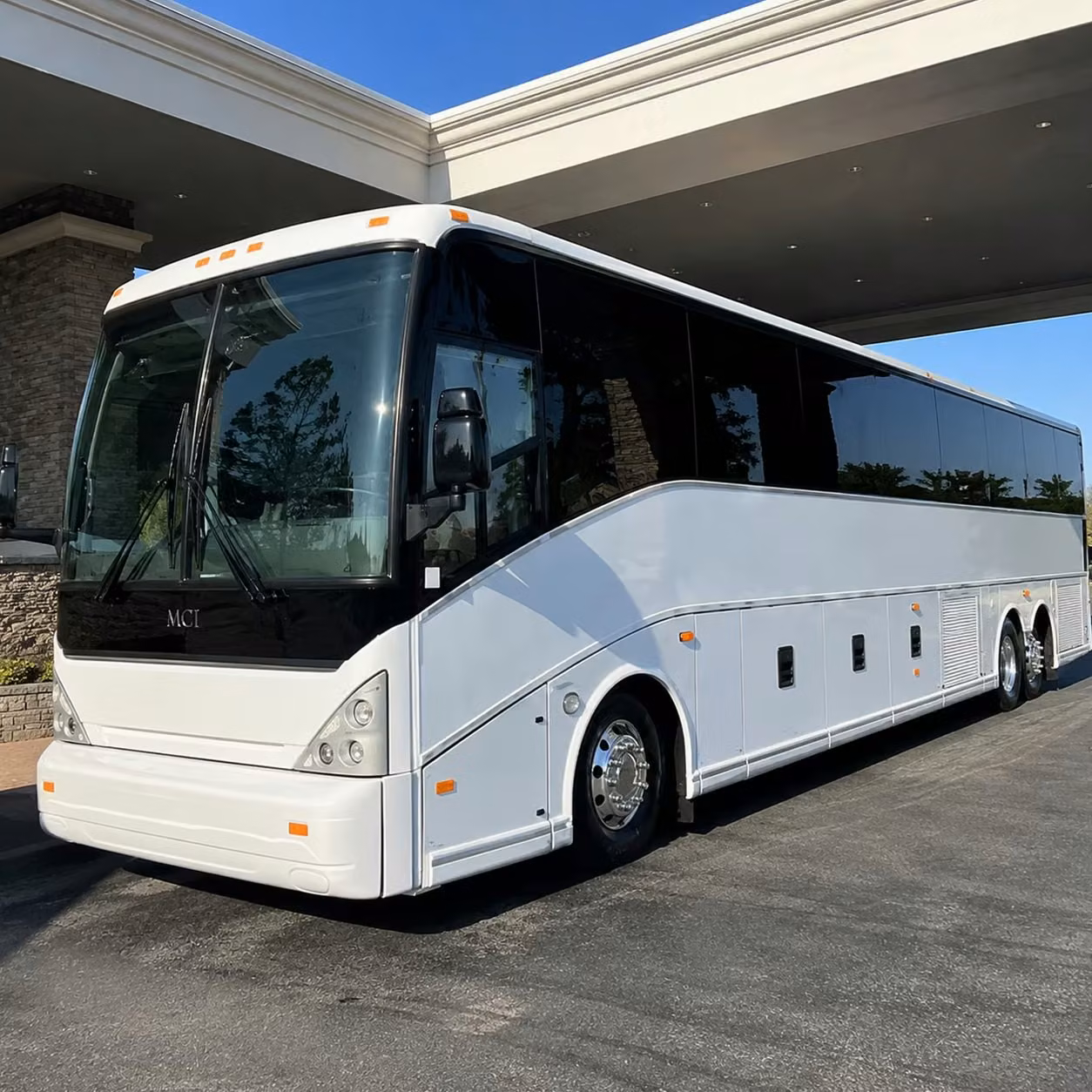 charterbusrentalmesaaz com makes flying out of phoenix mesa gateway airport easy for groups