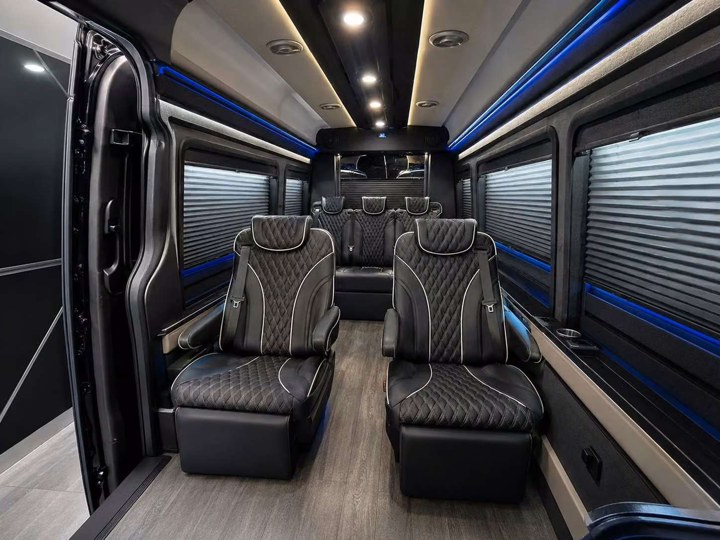 choose the right bus for your mesa airport transfer and compare instantly